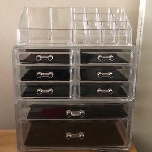 makeup organizer